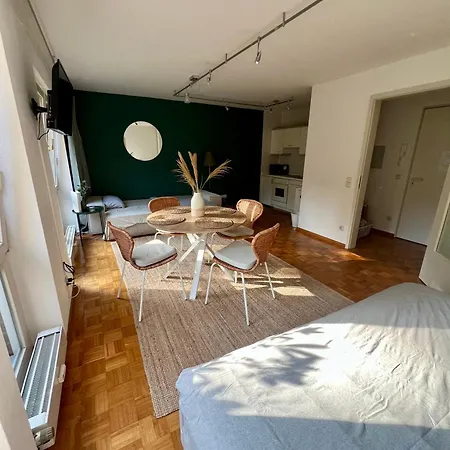 Fair Spot- 5 Minutes To Fair & Airport, 10 Minutes To City Center Apartment Düsseldorf