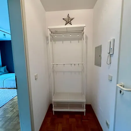 Fair Spot- 5 Minutes To Fair & Airport, 10 Minutes To City Center Apartment Düsseldorf